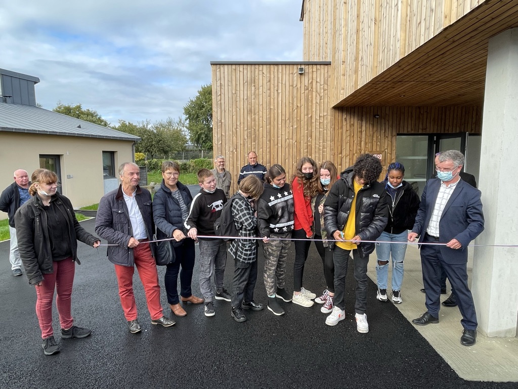 Inauguration De L Internat De La Mfr De Saint M En Le Grand