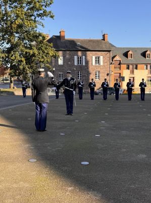 Cérémonie militaire à Montfort-sur-Meu